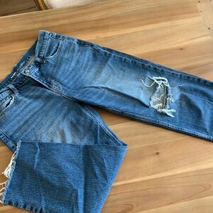 Boyfriend loose fit frayed ankle jeans distressed